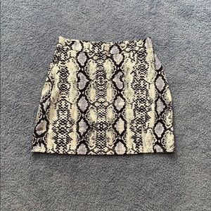 Snake print Mini Skirt. Size xs.